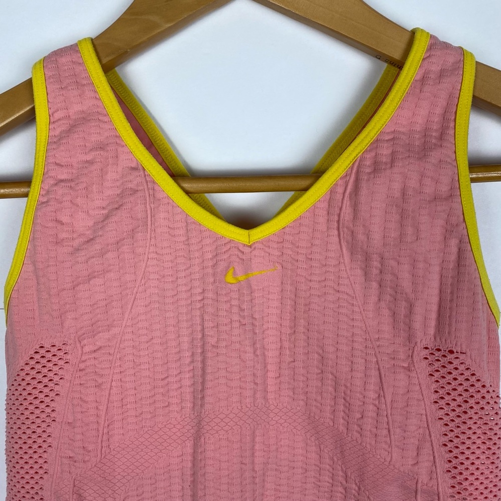 Nike Sphere Dry V Neck Tank Top - Picture 3 of 7